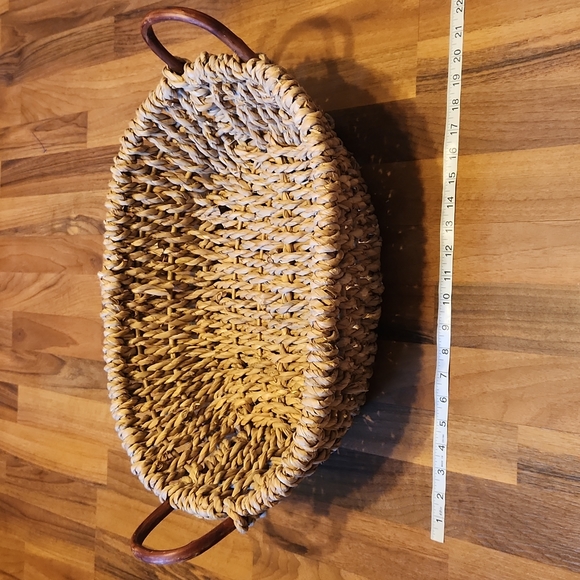 Willow Branch Wiven Basket - Picture 5 of 7